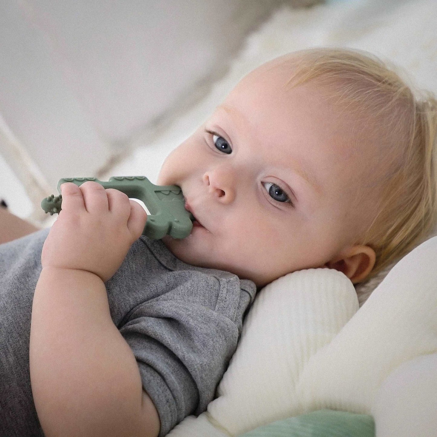 Krokodil Beißring (Khaki) - Thibs Baby Club